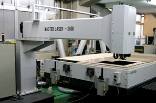 ML-M3000(ルーターヘッド搭載高出力レーザー加工機)