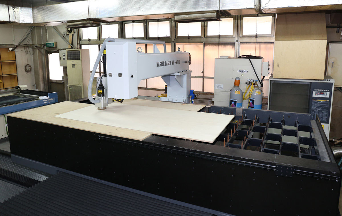 ML-1000(テーブル移動型高出力レーザー加工機）